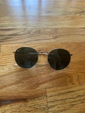 Ray-Ban Round Metal Sunglasses in Gold